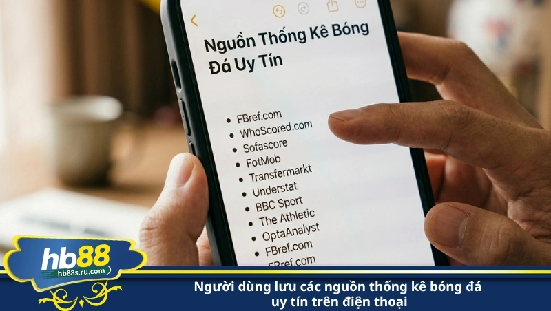 người dùng lưu các nguồn thống kê bóng đá uy tín trên điện thoại