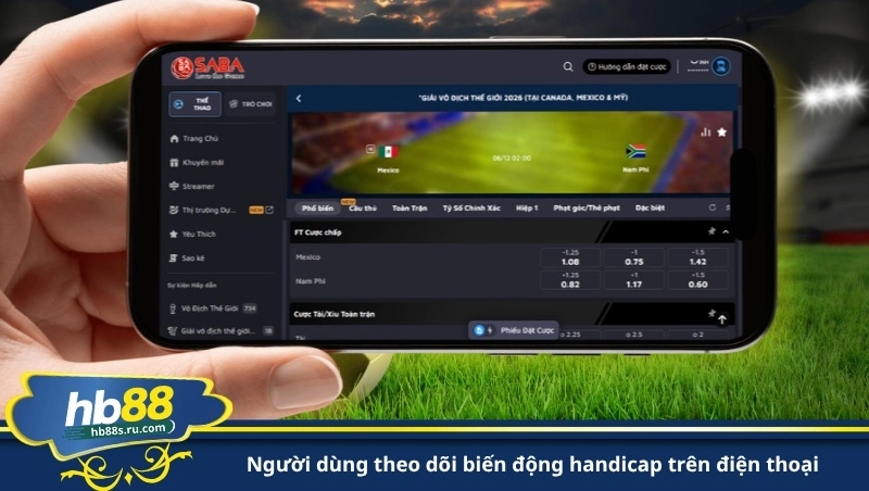 người dùng theo dõi biến động handicap trên điện thoại