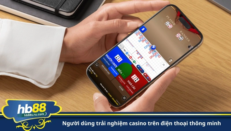 người dùng trải nghiệm casino trên điện thoại thông minh