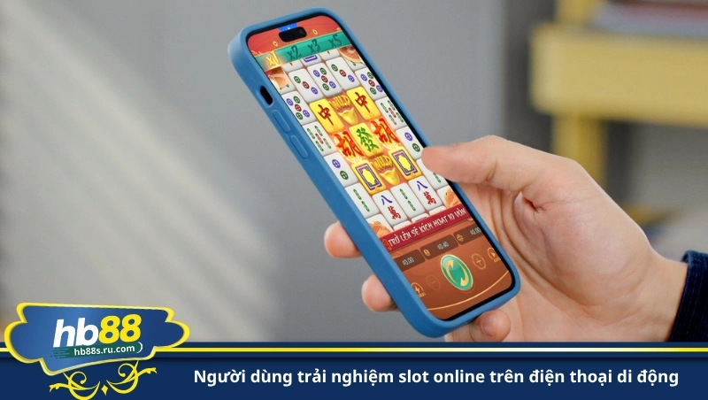 người dùng trải nghiệm slot online trên điện thoại di động